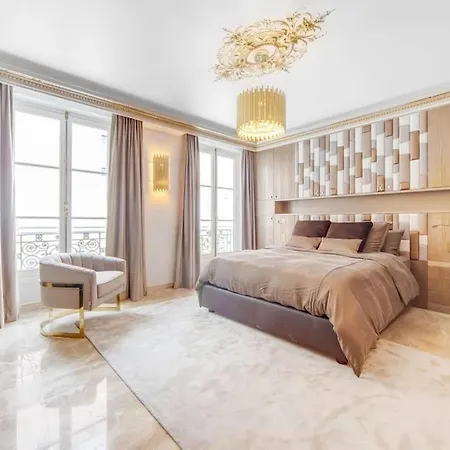 Ultra Luxe Champs Elysees París