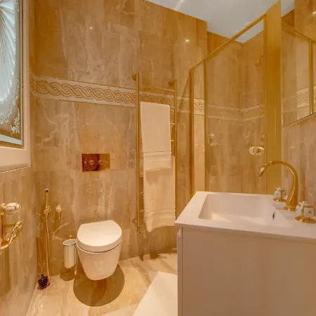 Ultra Luxe Champs Elysees *